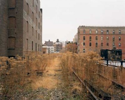 Joel-Sternfeld-The High Line, Looking North From 26th Street November 2000. (New York)