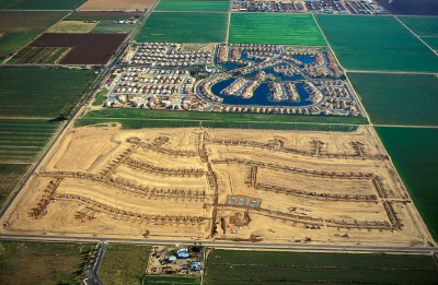 Subdivision de logements neufs et champs agricoles - Chandler (USA Arizona)